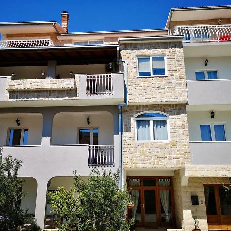 Apartments And Rooms Villa Dona Makarska Luaran gambar