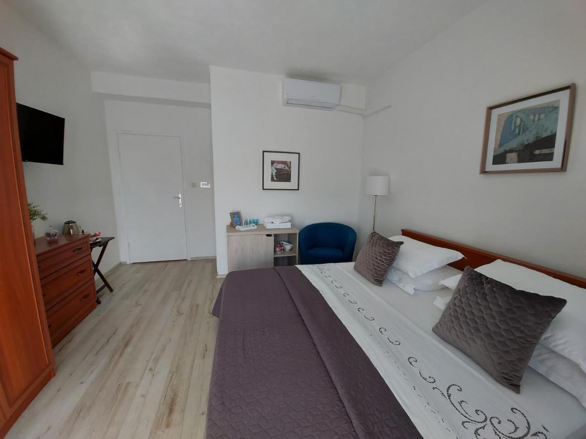 Apartments And Rooms Villa Dona Makarska Luaran gambar