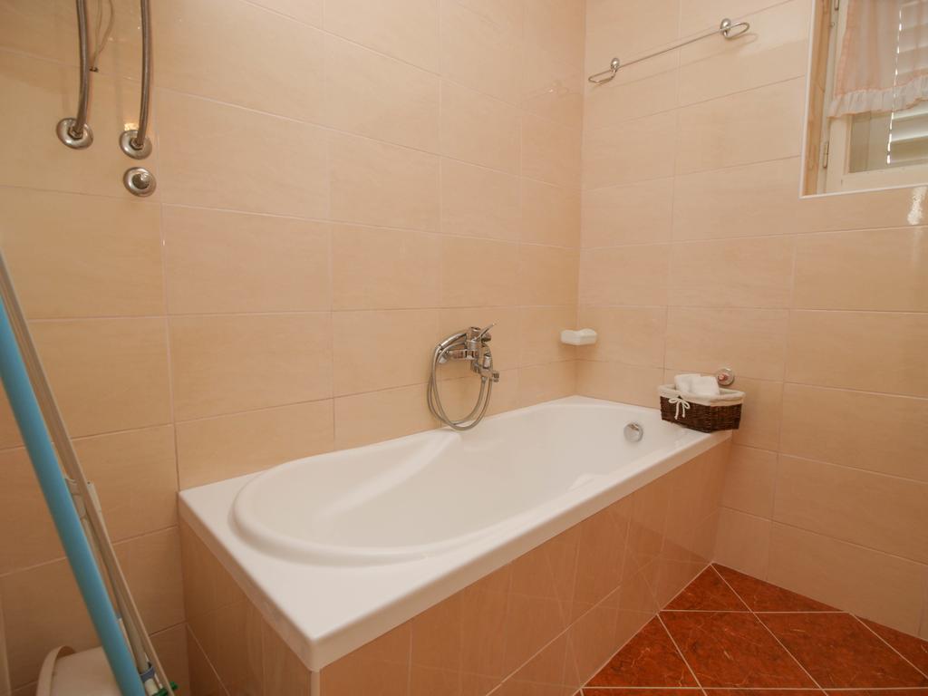 Apartments And Rooms Villa Dona Makarska Luaran gambar