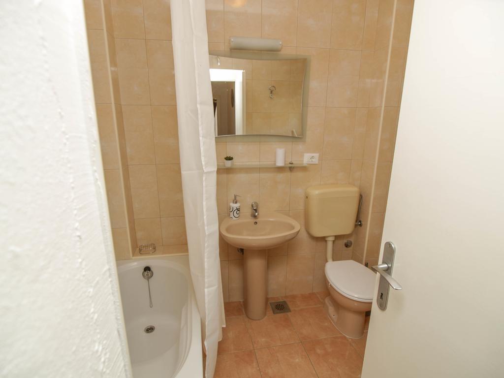 Apartments And Rooms Villa Dona Makarska Luaran gambar
