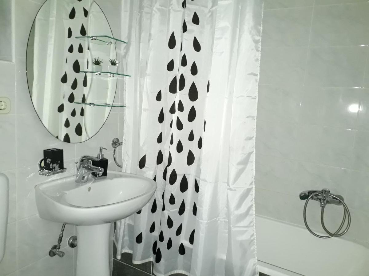 Apartments And Rooms Villa Dona Makarska Luaran gambar